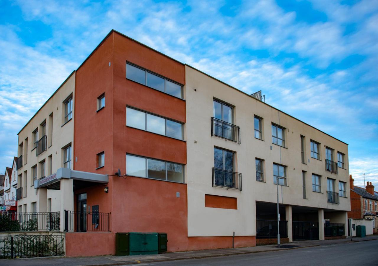 Modern & Spacious 2-Bed Flat With Secure Parking Reading Exterior foto
