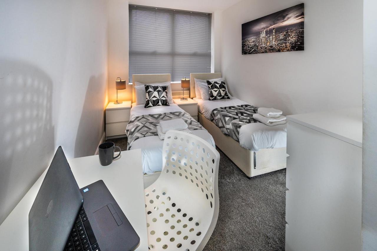 Modern & Spacious 2-Bed Flat With Secure Parking Reading Exterior foto