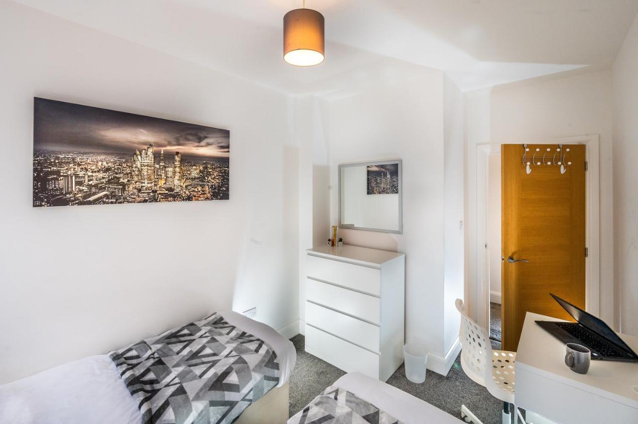 Modern & Spacious 2-Bed Flat With Secure Parking Reading Exterior foto