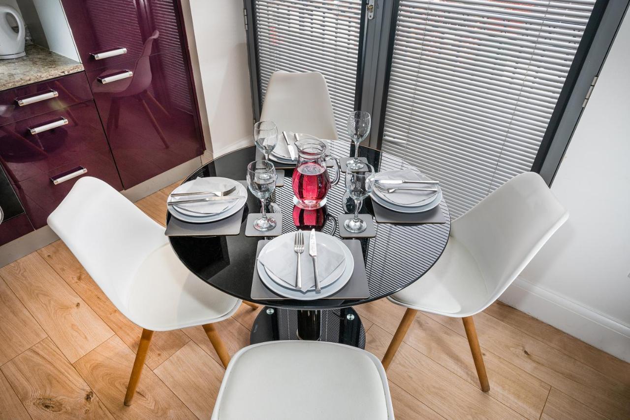 Modern & Spacious 2-Bed Flat With Secure Parking Reading Exterior foto